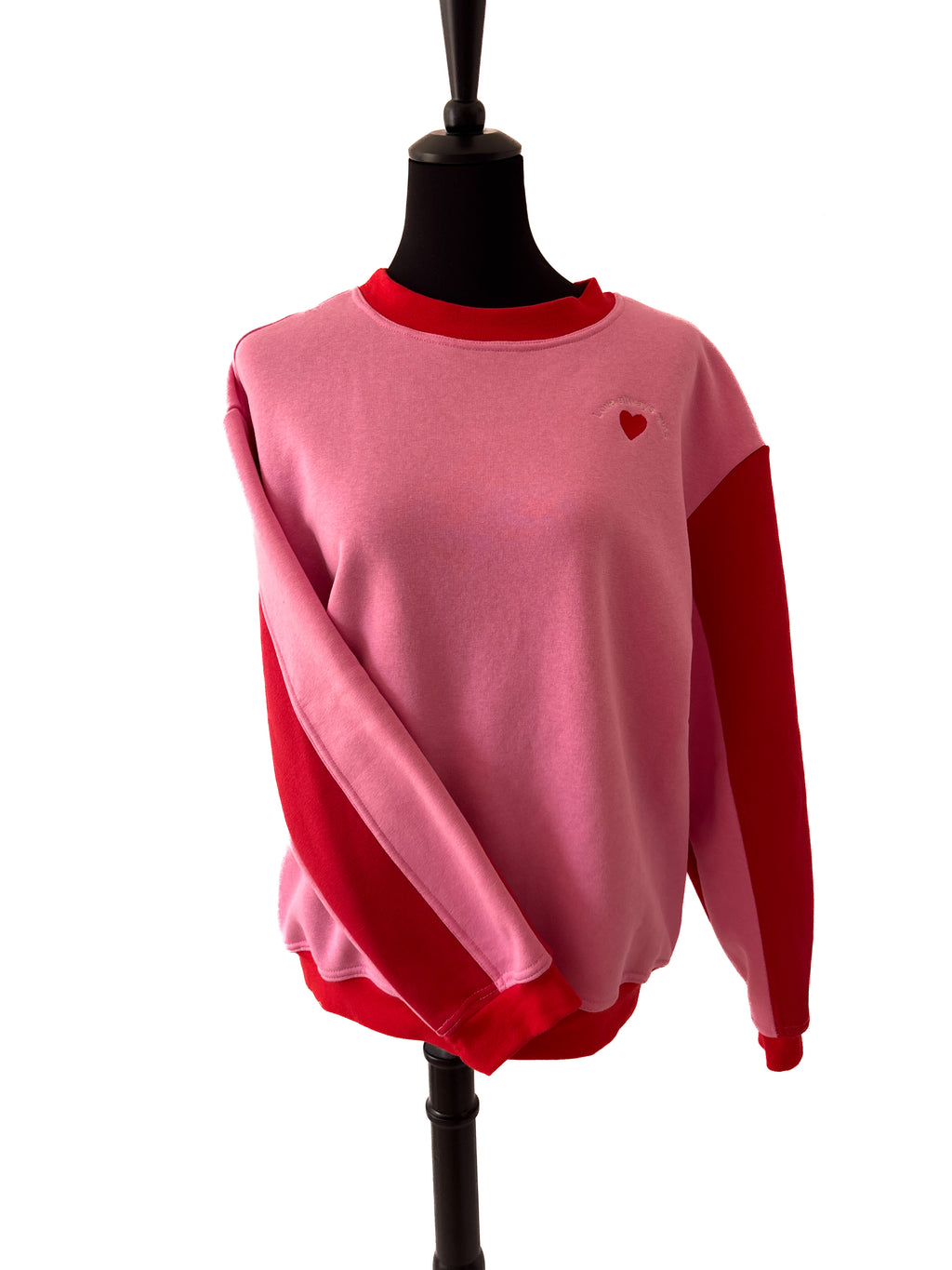 Sweatshirt "Love always wins"