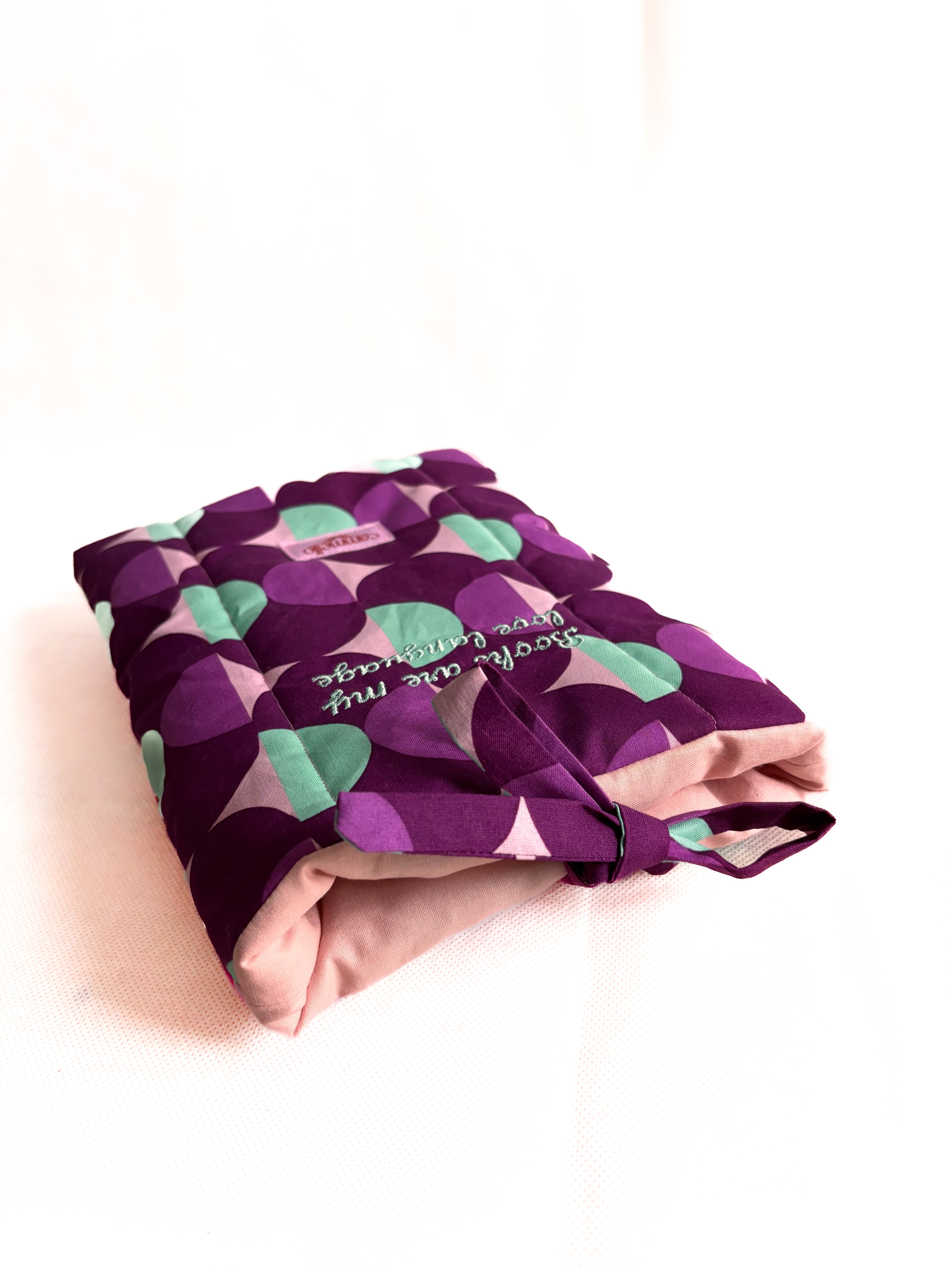 Buchtasche "Books are my love language"